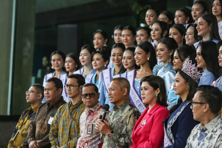 Para finalis Putri Indonesia 2026 mengikuti materi pemberantasan korupsi saat berkunjung ke Gedung Pusat Edukasi Antikorupsi KPK di Jakarta, Kamis, 9 April 2026.