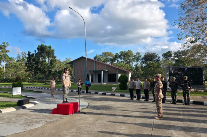 Pos Lintas Batas Negara (PLBN) Sota menggelar Pelatihan Bela Negara bagi satuan pengamanan (satpam) dalam tahun 2026 guna meningkatkan kapasitas, kedisiplinan, dan profesionalisme personel di kawasan perbatasan.