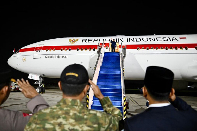 Perjalanan menuju Moskow ditempuh selama kurang lebih 12 jam penerbangan nonstop menggunakan maskapai nasional Garuda Indonesia, dengan perkiraan tiba pada Senin pagi waktu setempat.
