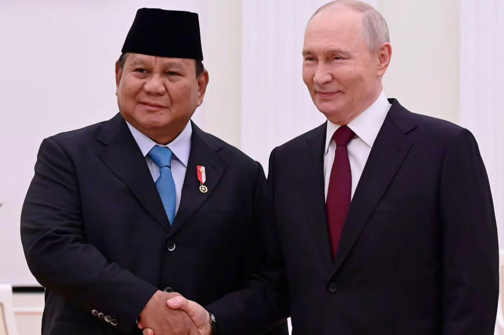 Presiden Republik Indonesia Prabowo Subianto, menggelar pertemuan dengan Presiden Federasi Rusia Vladimir Putin, di Istana Kremlin pada Senin, 13 April 2026. Pertemuan kedua pemimpin berlangsung di ruang kerja di Istana dalam suasana hangat dan penuh keakraban. 