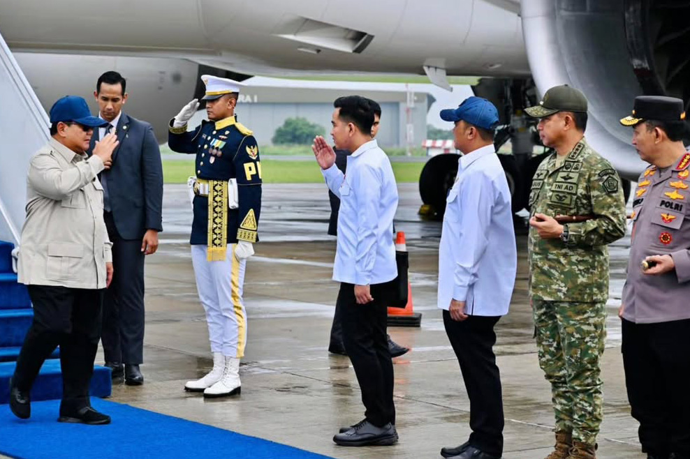 Setibanya di Jakarta, Presiden Prabowo disambut oleh Wakil Presiden Gibran Rakabuming, Menteri Sekretaris Negara Prasetyo Hadi, Panglima TNI Jenderal Agus Subiyanto, Kapolri Jenderal Listyo Sigit Prabowo, dan Kepala Badan Intelijen Negara Mohammad Herindra.