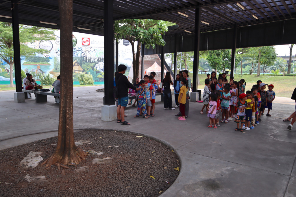 Kegiatan ini rutin dilaksanakan setiap Senin hingga Kamis pukul 15.00–17.00 WIB dan tidak dipungut biaya. 