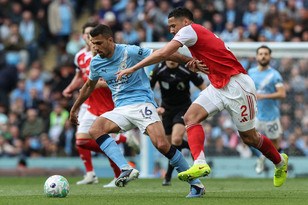 Manchester City meraih kemenangan krusial 2-1 atas Arsenal pada laga pekan ke-33 Liga Inggris 2025/26 di Etihad Stadium pada Minggu, 19 April 2026.