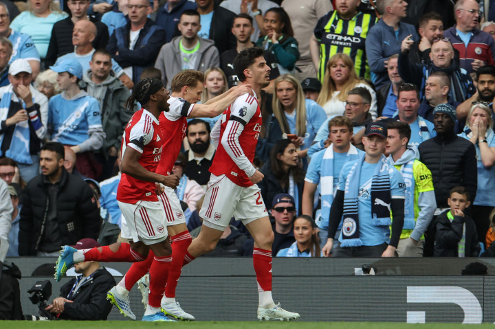 Rayan Cherki membuat tuan rumah unggul lebih dulu sebelum disamakan oleh Kai Havertz.