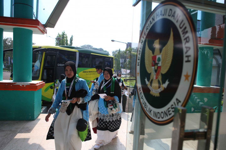 Sebanyak 391 calon jemaah, termasuk enam petugas, yang tergabung dalam kloter pertama Embarkasi Jakarta Pondok Gede mulai memasuki asrama.