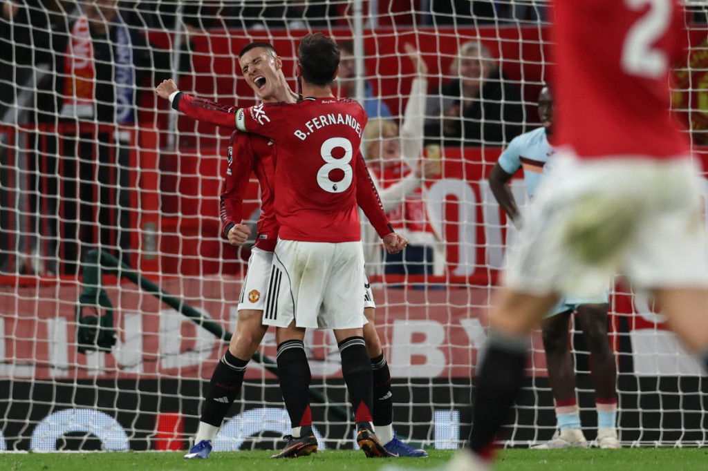 Tambahan tiga poin dari laga ini membuat Manchester United semakin kokoh di peringkat ketiga klasemen sementara dengan 61 poin.