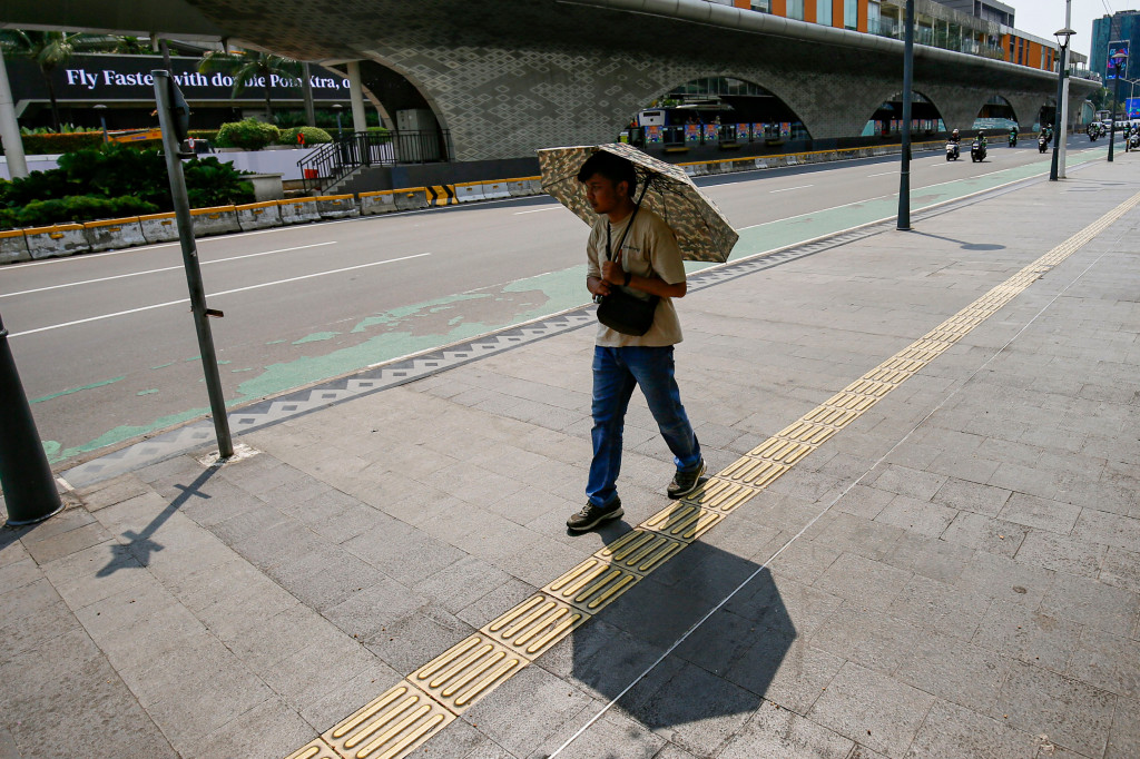 Badan Meteorologi, Klimatologi, dan Geofisika (BMKG) menyebut fenomena cuaca panas ini dipicu posisi gerak semu matahari yang berada di sekitar khatulistiwa.