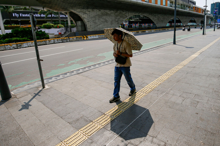 Badan Meteorologi, Klimatologi, dan Geofisika (BMKG) menyebut fenomena cuaca panas ini dipicu posisi gerak semu matahari yang berada di sekitar khatulistiwa.