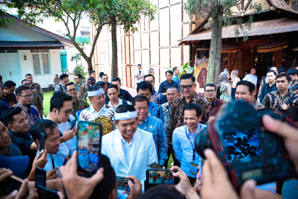 Gubernur Jawa Barat KDM, sapaan Dedi Mulyadi selaku pemegang saham pengendali mengatakan, dirinya telah merekomendasikan orang-orang berintegritas untuk masuk jajaran direksi dan komisaris, termasuk nama Mantan Menteri Kelautan dan Perikanan Susi Pudjiastuti.