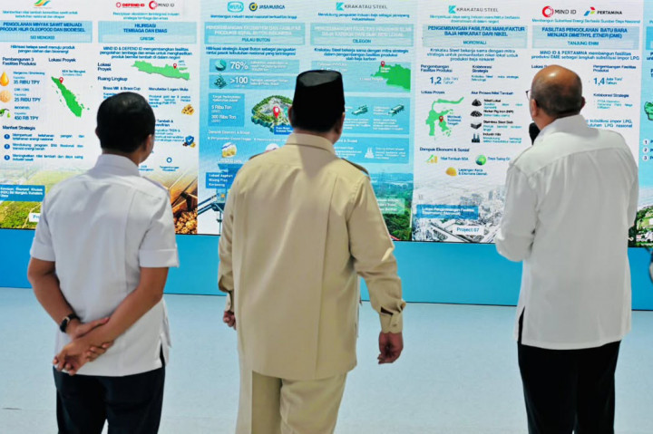 Adapun 13 proyek hilirisasi tahap II ini terdiri dari berbagai pengembangan di sektor pengolahan dan pemurnian yang terintegrasi, mencakup peningkatan kapasitas refinery, pengembangan produk turunan bernilai tambah, serta pembangunan fasilitas pendukung yang memperkuat rantai pasok industri nasional.