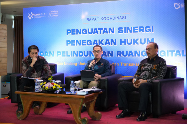 Kementerian Komunikasi dan Digital (Komdigi) mendorong penguatan sinergi lintas sektor dalam penegakan hukum di ruang digital seiring meningkatnya kompleksitas kejahatan siber.