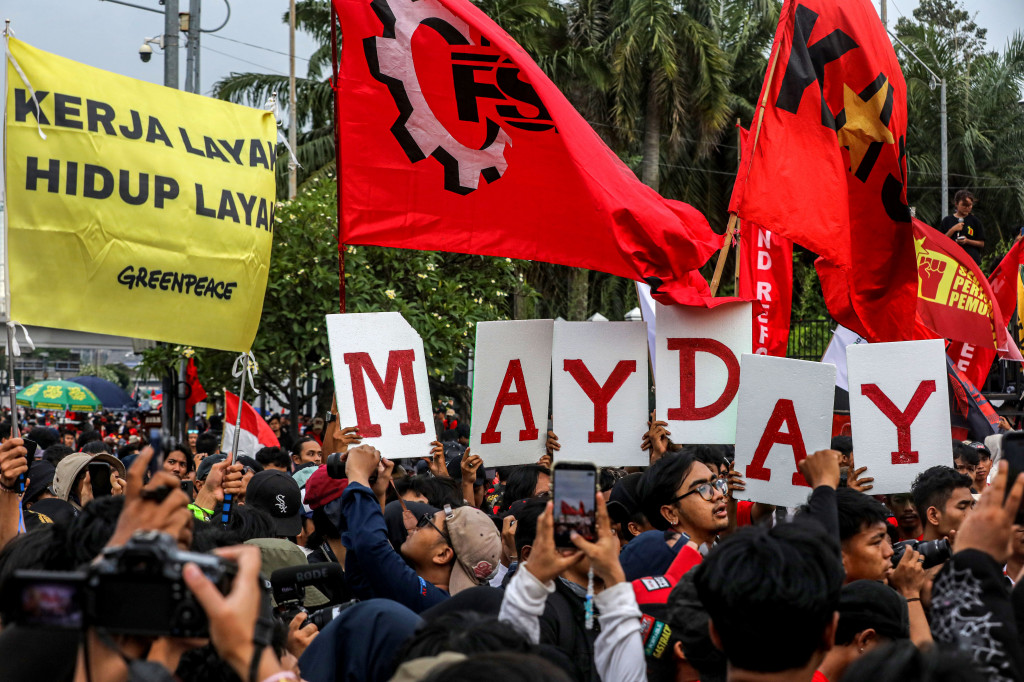 Dalam aksi tersebut, mereka menyuarakan sejumlah tuntutan.