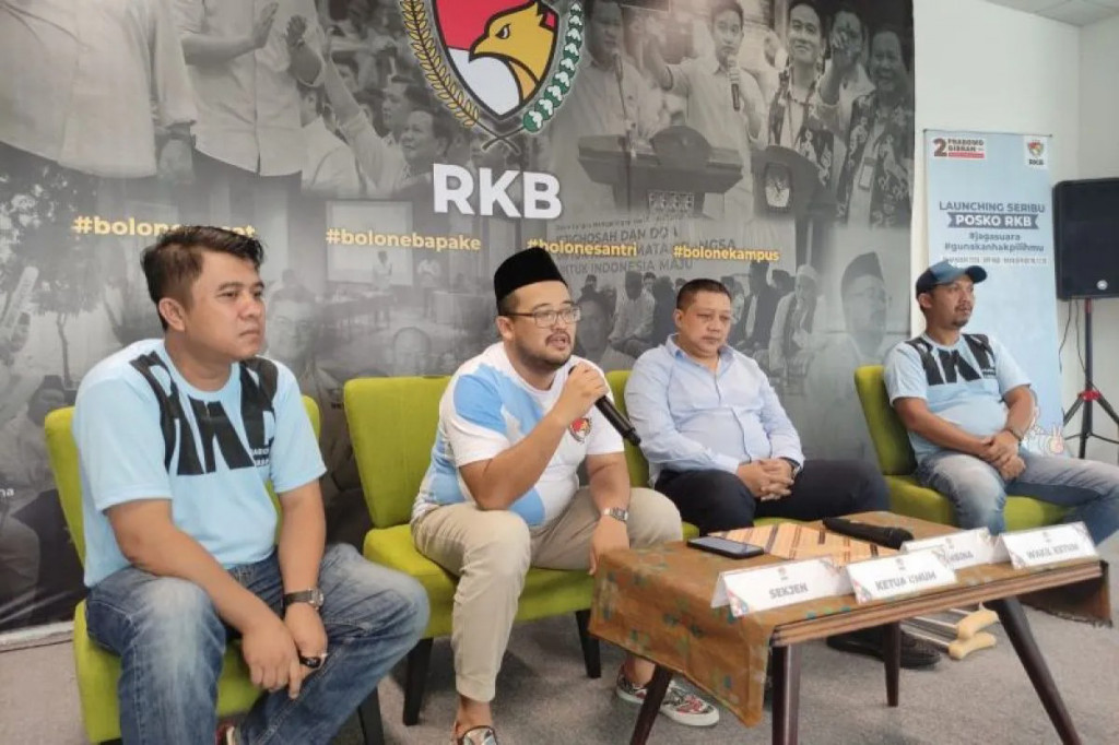 Ketua Umum Relawan Rumah Keluarga Bersama (RKB), Wigit Bagoes Prabowo, merespons pernyataan Amien Rais baru-baru ini. Wigit menilai hal tersebut tidak mencerminkan etika