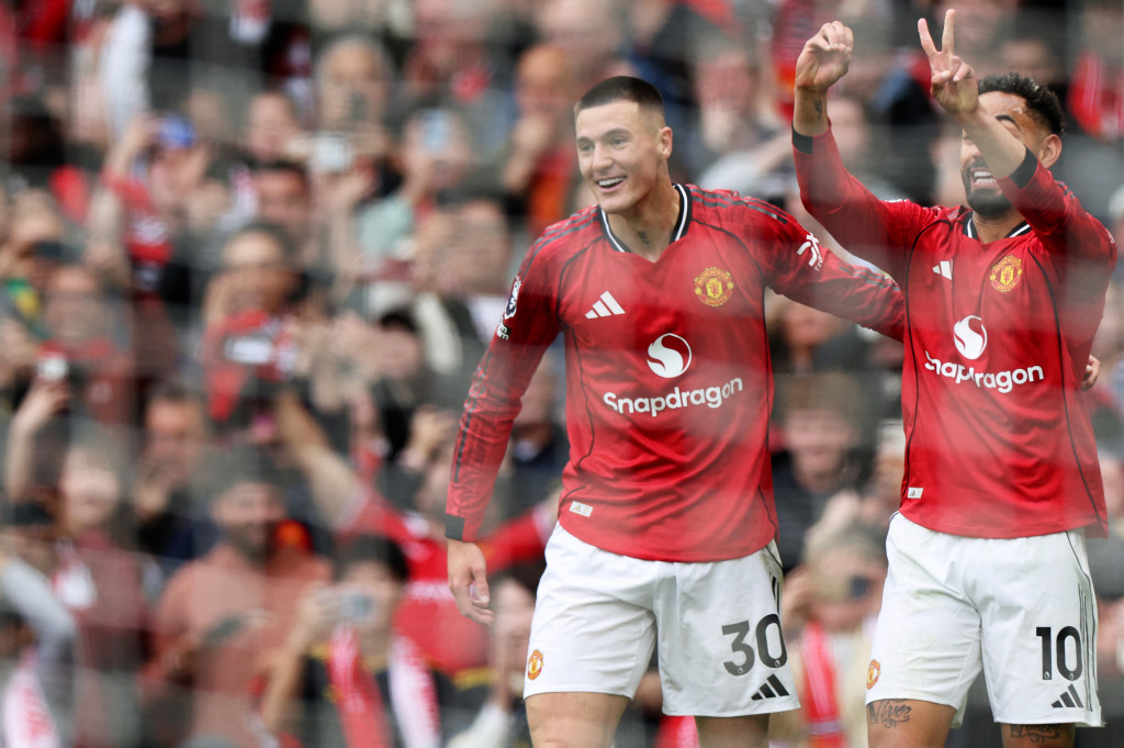 Kemenangan ini membuat MU mempertahankan peringkat ketiga klasemen Liga Inggris dengan 64 poin dari 35 laga, dipastikan lolos ke Liga Champions musim depan.