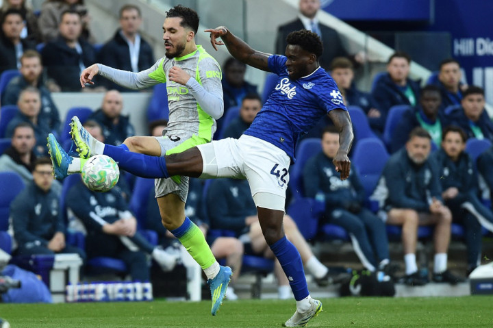 Manchester City gagal mendekati Arsenal setelah bermain imbang 3-3 melawan Everton dalam pertandingan Liga Inggris pekan ke-35 di Stadion Hill Dickinson, Selasa, 5 Mei 2026, dini hari WIB.