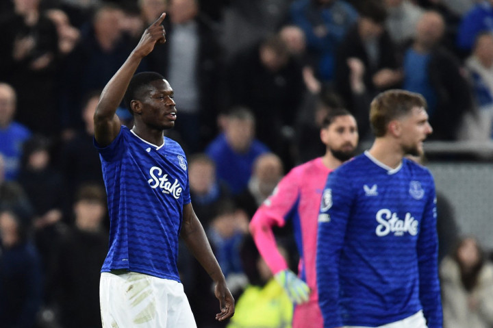 Everton nyaris menang melalui brace Thierno Barry dan satu gol Jake O'Brien.