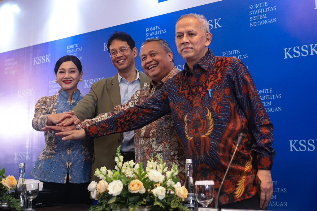 Berdasarkan perkembangan tersebut, imbuh Purbaya, KSSK akan terus mencermati dan melakukan asesmen forward looking atas kinerja perekonomian dan sektor keuangan terkini seiring risiko ketidakpastian ekonomi global yang meningkat.