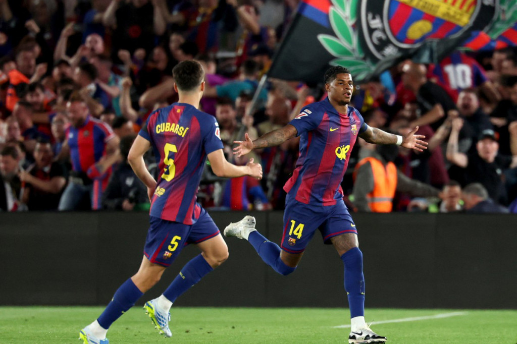 Dua gol Marcus Rashford dan Ferran Torres membuat Blaugrana mengunci gelar liga lebih awal karena jumlah poin yang sudah tidak mungkin lagi dikejar Real Madrid.