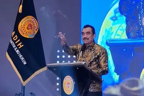 Ketua Umum Perhimpunan Advokat Indonesia Profesional (PERADI Profesional) sekaligus Guru Besar Universitas Negeri Makassar (UNM), Prof. Dr. Harris Arthur Hedar, S.H., M.H., kembali dipercaya menjabat Komisaris Independen PT Wijaya Karya (Persero) Tbk atau WIKA.