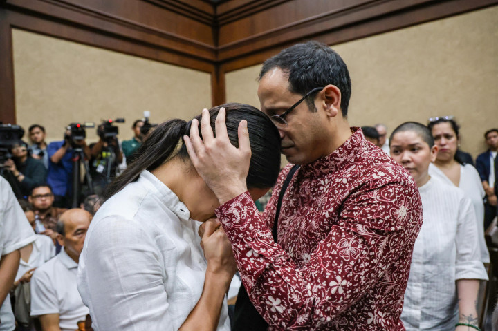 Jaksa Penuntut Umum (JPU) pada Kejaksaan Agung menuntut Menteri Pendidikan, Kebudayaan, Riset, dan Teknologi periode 2019-2024, Nadiem Anwar Makarim, dengan pidana 18 tahun penjara terkait kasus dugaan korupsi Chromebook.