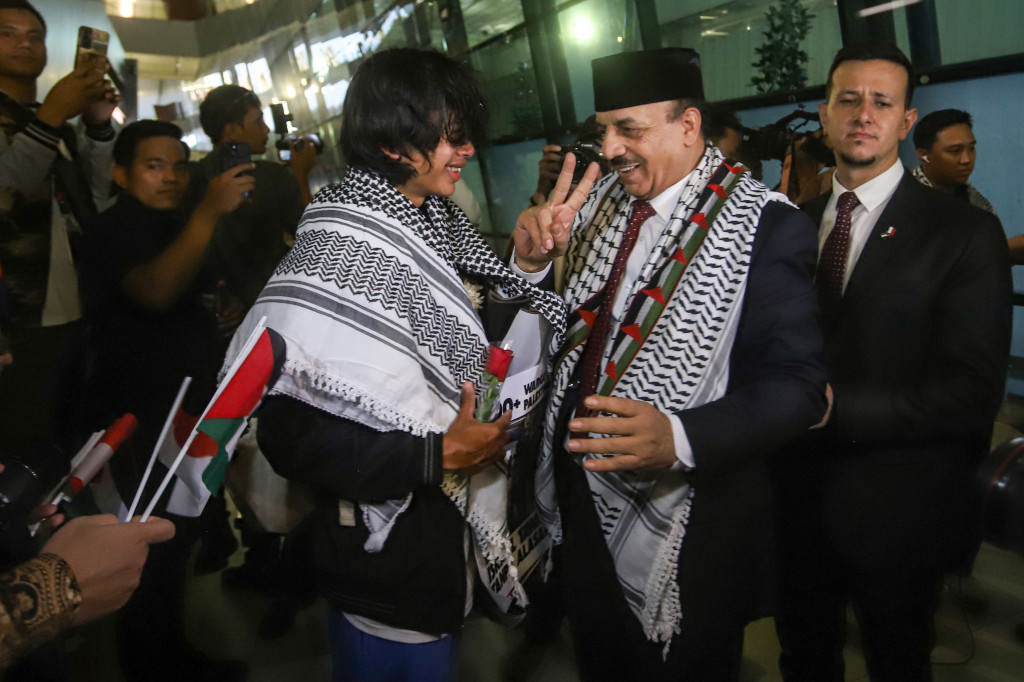 Kedatangan 9 WNI yang merupakan relawan misi kemanusiaan GSF tersebut disambut haru oleh keluarga. Sejumlah tokoh negara juga hadir seperti Duta Besar Palestina untuk Indonesia Abdalfatah A.K. Al-Sattari. 