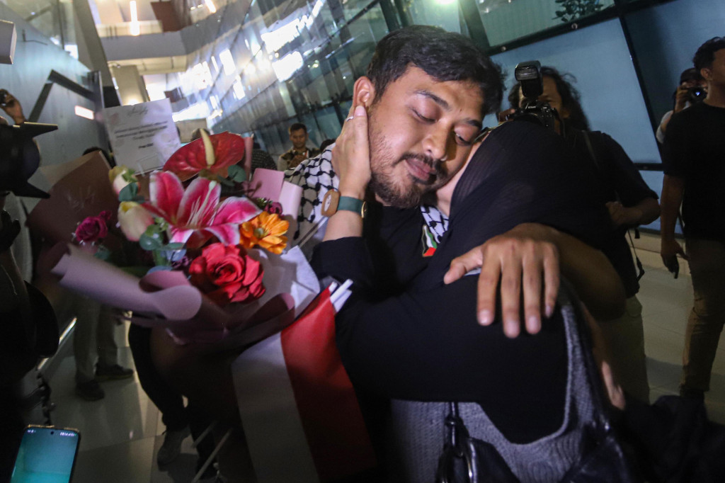 Sembilan warga negara Indonesia (WNI) relawan misi kemanusiaan Global Sumud Flotilla (GSF) 2.0 tiba di Terminal 3 Bandara Internasional Soekarno-Hatta, Tangerang, Banten, pada Minggu, 24 Mei 2026. 