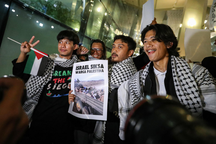 Sebelumnya, rombongan relawan ini sempat diadang dan ditahan oleh pihak militer Israel di perairan internasional pada 18 Mei lalu.