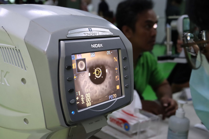 Program tersebut meliputi pemeriksaan tekanan darah, gula darah, kolesterol, EKG jantung, hingga pemeriksaan mata guna mendeteksi dini risiko penyakit kronis akibat pola kerja dan mobilitas tinggi.