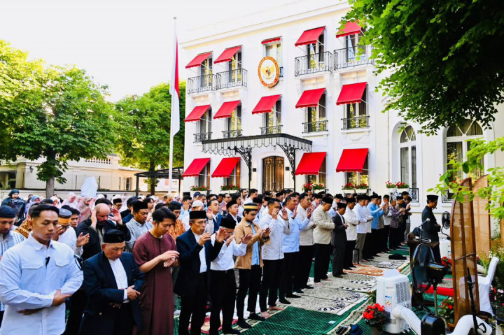 Presiden Prabowo Subianto melaksanakan salat Iduladha 1447 Hijriah di Wisma Indonesia, Paris, Prancis, Rabu, 27 Mei 2026, bertepatan dengan 10 Zulhijah 1447 Hijriah. 