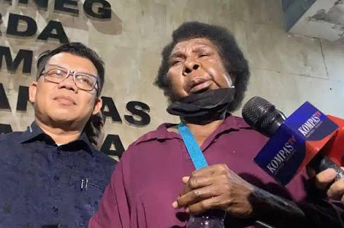 Tokoh perempuan adat dan pejuang lingkungan asal Merauke, Papua Selatan, Yasinta Moiwend alias Mama Sinta, membantah telah menerima fasilitas dari pihak tertentu untuk datang ke Jakarta.