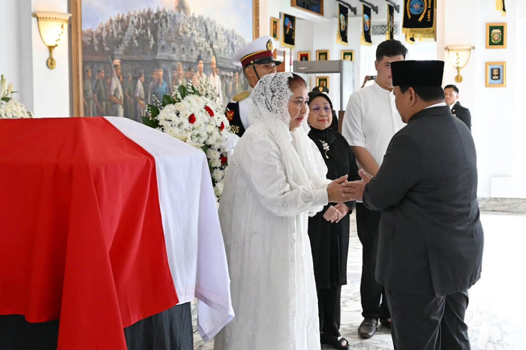 Almarhum Jenderal TNI (Purn) Ryamizard Ryacudu berpulang pada Minggu (31/05/2026). Semasa hidupnya, almarhum dikenal sebagai salah satu tokoh militer nasional yang telah mengabdikan diri bagi negara, termasuk saat menjabat sebagai Kepala Staf TNI Angkatan Darat (KSAD) 2002-2005 dan Menteri Pertahanan Republik Indonesia periode 2014–2019.