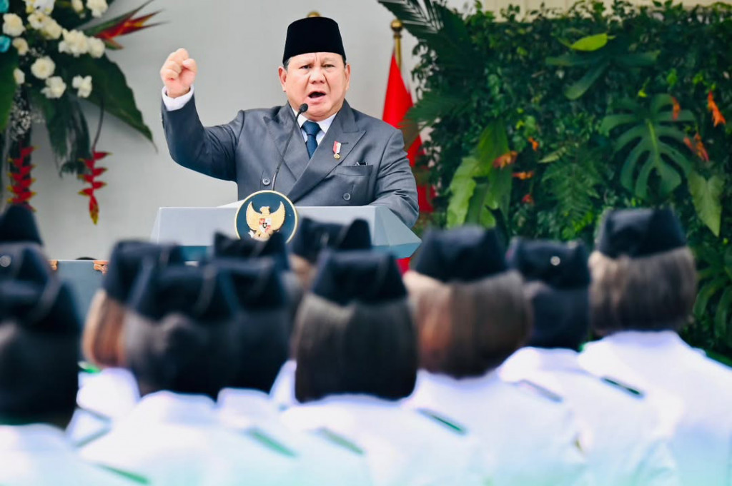 Dalam amanatnya, Presiden Prabowo mengingatkan bahwa Pancasila tidak boleh dipandang hanya sebagai dokumen sejarah maupun sekadar slogan yang diucapkan dalam setiap upacara kenegaraan. Kepala Negara menyampaikan bahwa nilai-nilai Pancasila harus menjadi pedoman nyata dalam kehidupan berbangsa, bermasyarakat, dan bernegara.