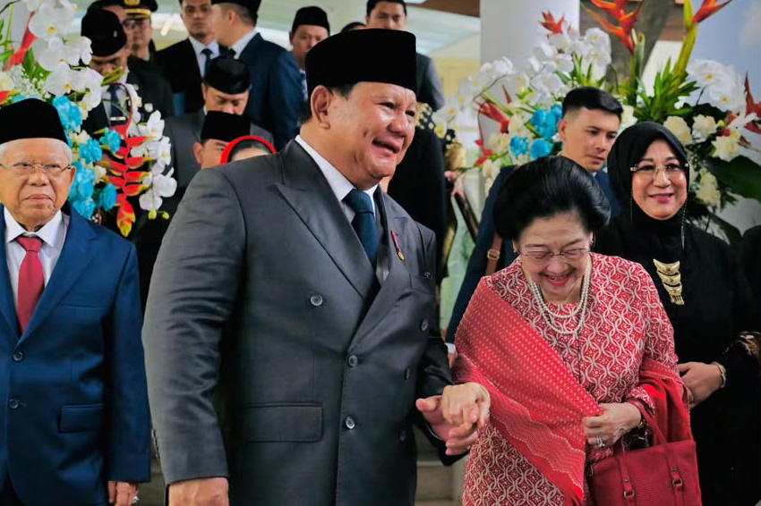 Selain itu, Kepala Negara menegaskan bahwa Indonesia memiliki kekayaan sumber daya alam yang sangat besar dan strategis bagi dunia. Presiden Prabowo menyebut Indonesia merupakan salah satu produsen utama berbagai komoditas penting.
