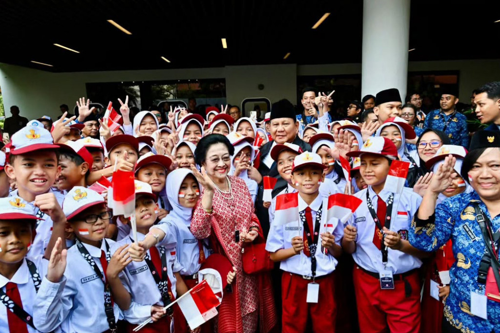 Melalui momentum Hari Lahir Pancasila, Presiden Prabowo mengajak seluruh elemen bangsa untuk menjadikan Pancasila sebagai pedoman dalam membangun Indonesia yang lebih adil, makmur, dan berdaulat. 