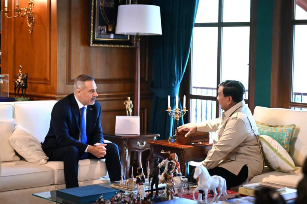 Pertemuan berlangsung dalam suasana hangat dan penuh keakraban sebagai cerminan eratnya hubungan persahabatan serta kemitraan strategis antara Indonesia dan Türkiye.