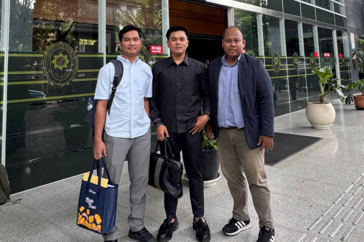 Ketiga penggugat tersebut yakni Andi M Ashari Makkasau yang berprofesi sebagai advokat, serta Ilham Pransetyo dan Iskan Habibi yang berstatus mahasiswa. Gugatan didaftarkan pada Selasa, 9 Juni 2026.