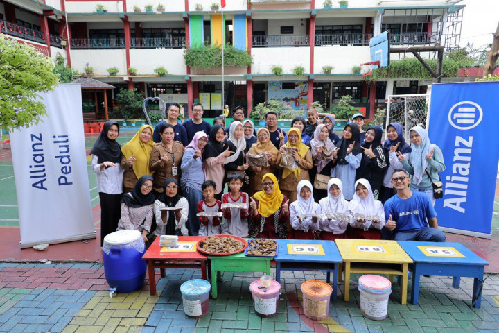 Sebagai bagian dari kegiatan tersebut, upscaling Eco Enzyme dilaksanakan di SDN Rawamangun 02 pada 13 Mei 2026 dan SDN Pondok Kopi 02 pada 19 Mei 2026.