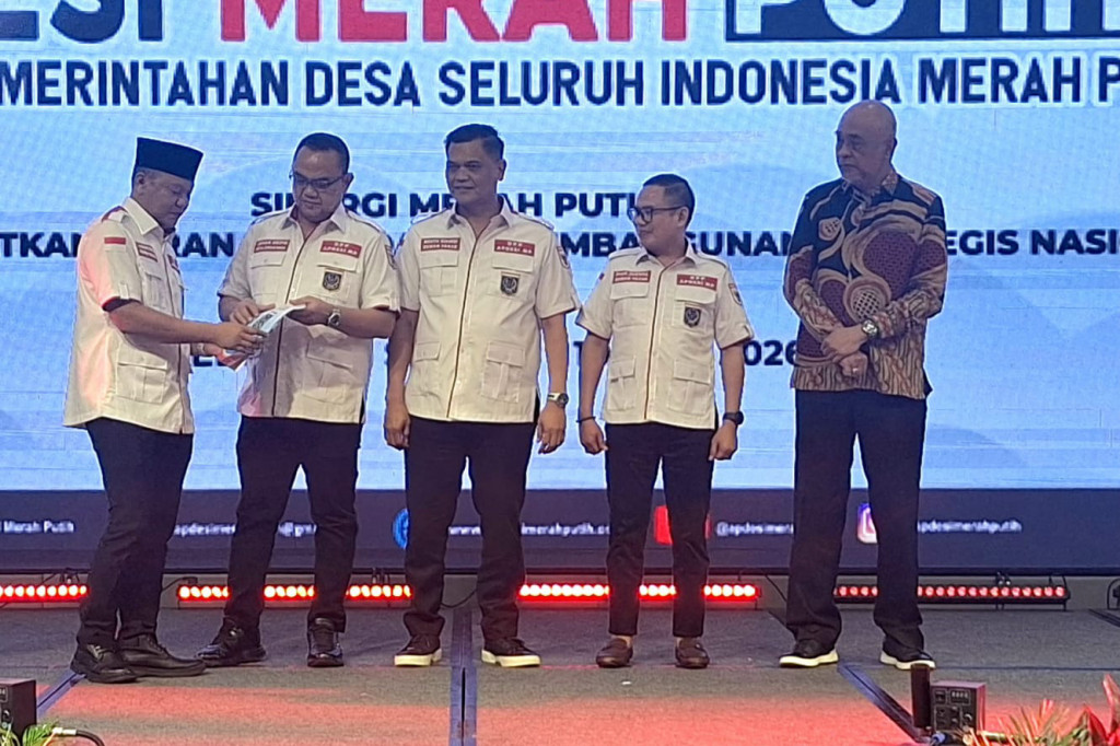 Rakernas yang mengusung tema “Sinergi Merah Putih untuk Memperkuat Peran Desa dalam Pembangunan Strategis Nasional” tersebut dihadiri ribuan kepala desa dan pengurus APDESI Merah Putih dari berbagai daerah di Indonesia.