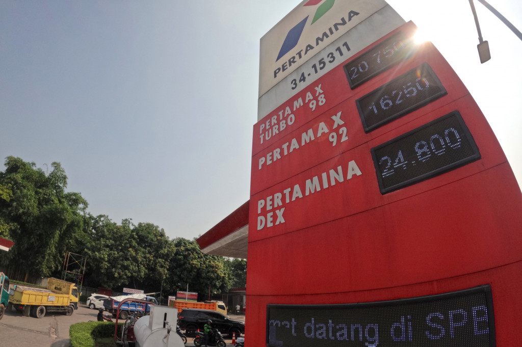 Pemerintah menaikkan harga BBM nonsubsidi jenis Pertamax menjadi Rp16.250 per liter. 
