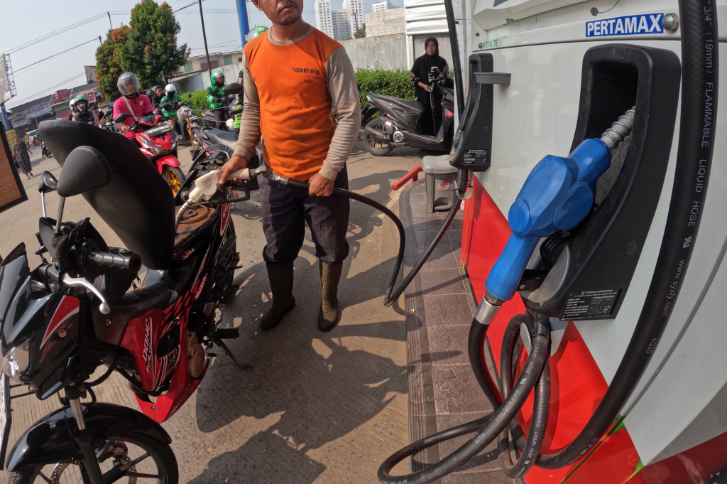 Sejumlah pengamat menilai pelebaran selisih harga antara Pertamax dan Pertalite berpotensi mendorong sebagian konsumen beralih ke BBM bersubsidi sehingga konsumsi Pertalite diperkirakan meningkat. 