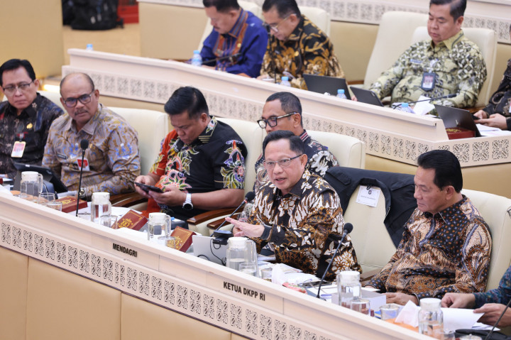 Menteri Dalam Negeri Muhammad Tito Karnavian selaku Kepala Badan Nasional Pengelola Perbatasan (BNPP) RI memaparkan arah kebijakan serta penguatan program pengelolaan kawasan perbatasan dalam Rapat Kerja dan Rapat Dengar Pendapat (RDP) bersama Komisi II DPR RI, Kamis, 11 Juni 2026.