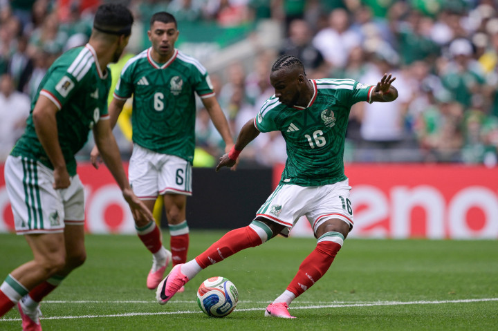 Timnas Meksiko langsung mengambil inisiatif serangan sejak awal pertandingan. Keunggulan tuan rumah tercipta pada menit ke-9 melalui Julian Quinones yang memanfaatkan kesalahan lini belakang Afrika Selatan.
