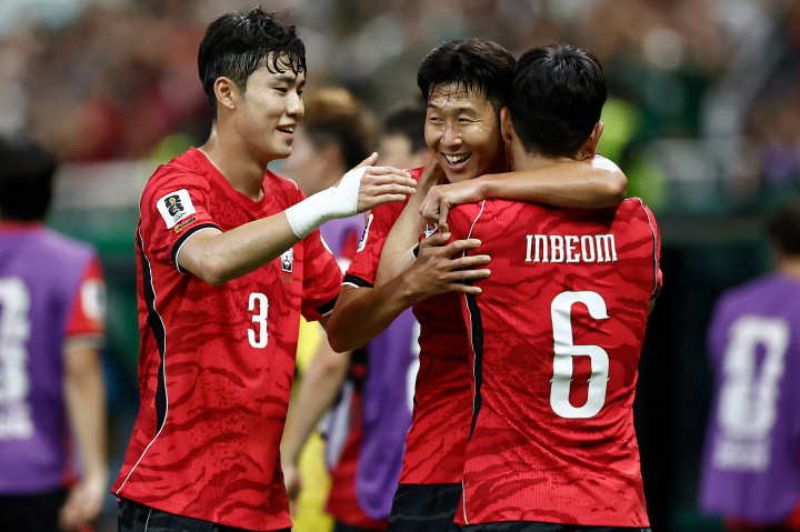 Kim Seung-gyu kembali menjadi penyelamat Korea Selatan pada masa tambahan waktu setelah mengamankan tembakan Sadilek, sekaligus memastikan kemenangan 2-1 untuk Korea Selatan.