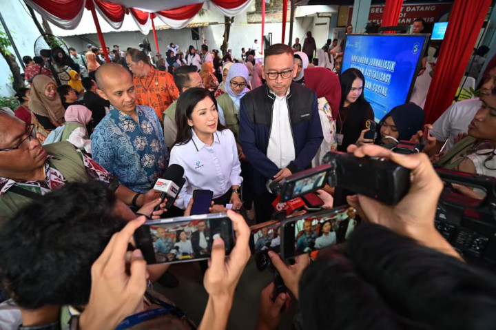 Fifi juga mengingatkan masyarakat agar menjaga keamanan data pribadi dan mewaspadai berbagai modus penipuan yang mengatasnamakan bantuan sosial. Masyarakat diminta tidak memberikan data pribadi, kode OTP, maupun kata sandi kepada pihak yang tidak dikenal serta tidak percaya kepada pihak yang meminta imbalan dengan alasan mempercepat pencairan bantuan.