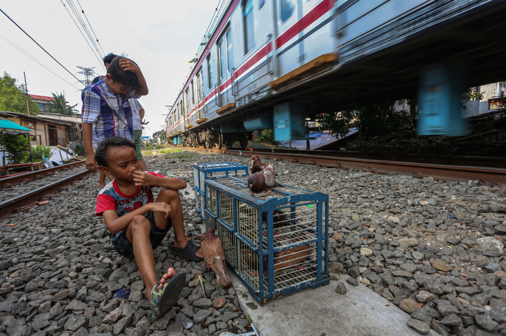 Namun kesuksesan ekonomi tidak dibarengi dengan jumlah penduduk miskin di Jakarta yang masih mencapai 439,12 ribu orang dan Tingkat Pengangguran Terbuka (TPT) di Jakarta yang masih cukup tinggi di angka 6,03% per Februari 2026.