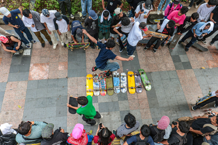 Ratusan skater dari berbagai komunitas Skateboard berkumpul untuk merayakan Hari Skateboard Sedunia atau Go Skateboarding Day yang diperingati setiap tanggal 21 Juni.