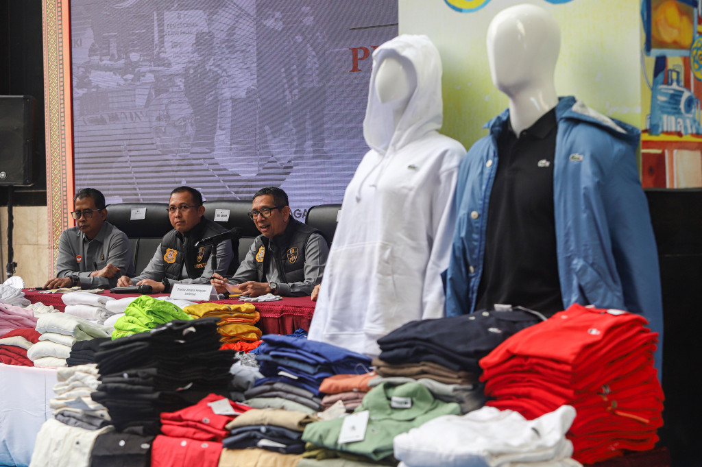 Jika dihitung berdasarkan harga ritel asli yang serupa di pasaran, nilai ekonomis seluruh barang bukti diperkirakan mencapai Rp940,4 juta