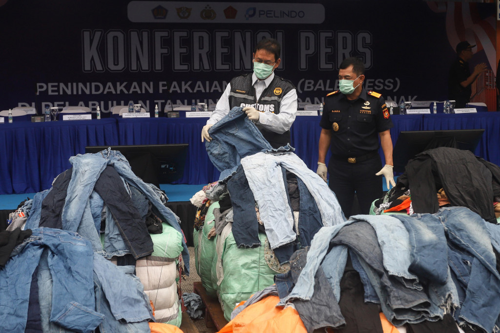 Direktorat Jenderal Bea dan Cukai Kementerian Keuangan menyita 43 kontainer berisi sekitar 4.687 bale pakaian bekas impor ilegal atau balpres di Pelabuhan Tanjung Priok.