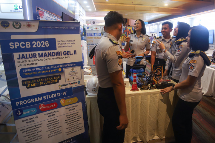Pengunjung memadati ruang pameran ilmu kemaritiman saat peringatan Hari Pelaut Sedunia (Day of the Seafarer) 2026 di kantor Kementerian Perhubungan, Jakarta, Rabu, 24 Juni 2026.