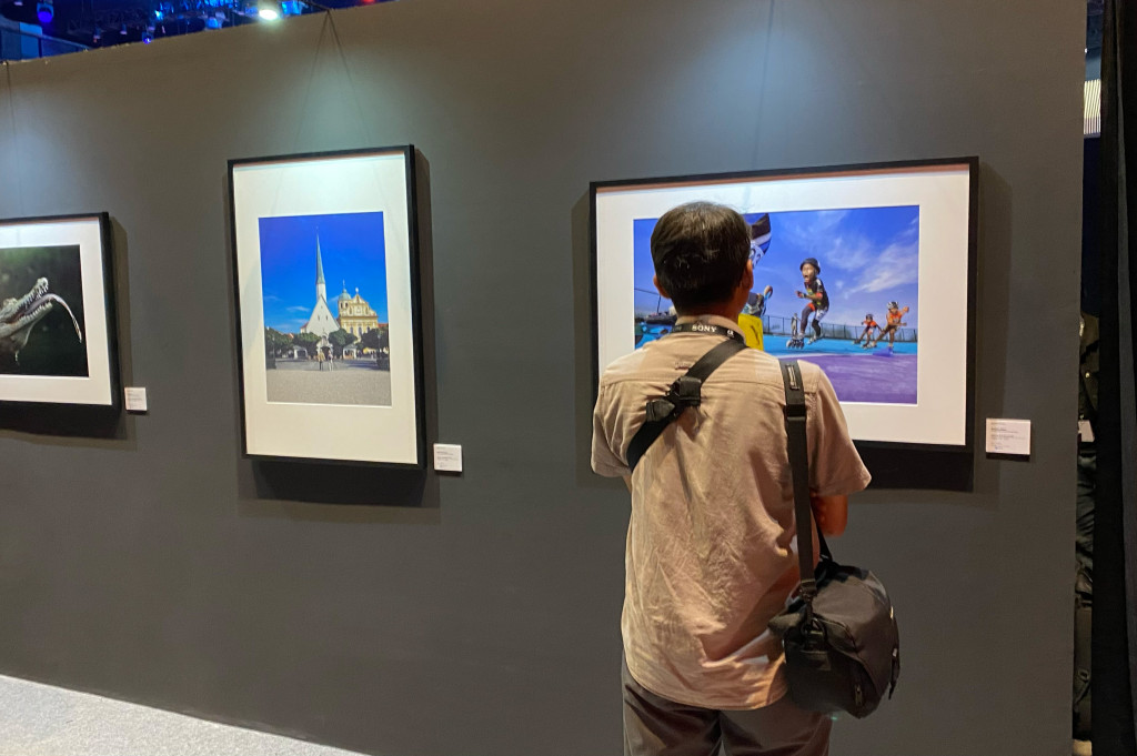 Selain itu, terdapat juga galeri foto yang menampilkan karya para pengguna Sony dan anggota komunitas Alpha yang sekaligus menjadi ruang apresiasi untuk kreativitas dan perkembangan komunitas kreator di Indonesia.
